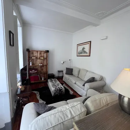 2 Bedrooom Flat In The Heart Of Graca * Lisbon