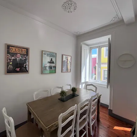 アパート 2 Bedrooom Flat In The Heart Of Graca *